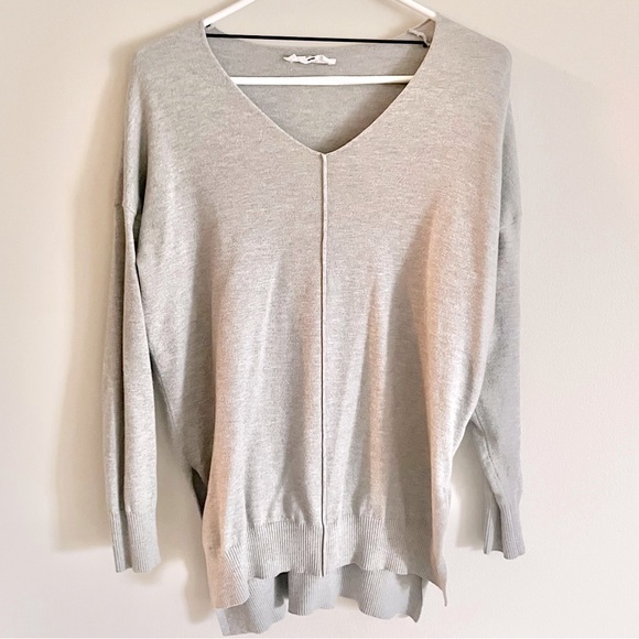 Double Zero Women’s Gray Sweater Size S - Picture 1 of 2